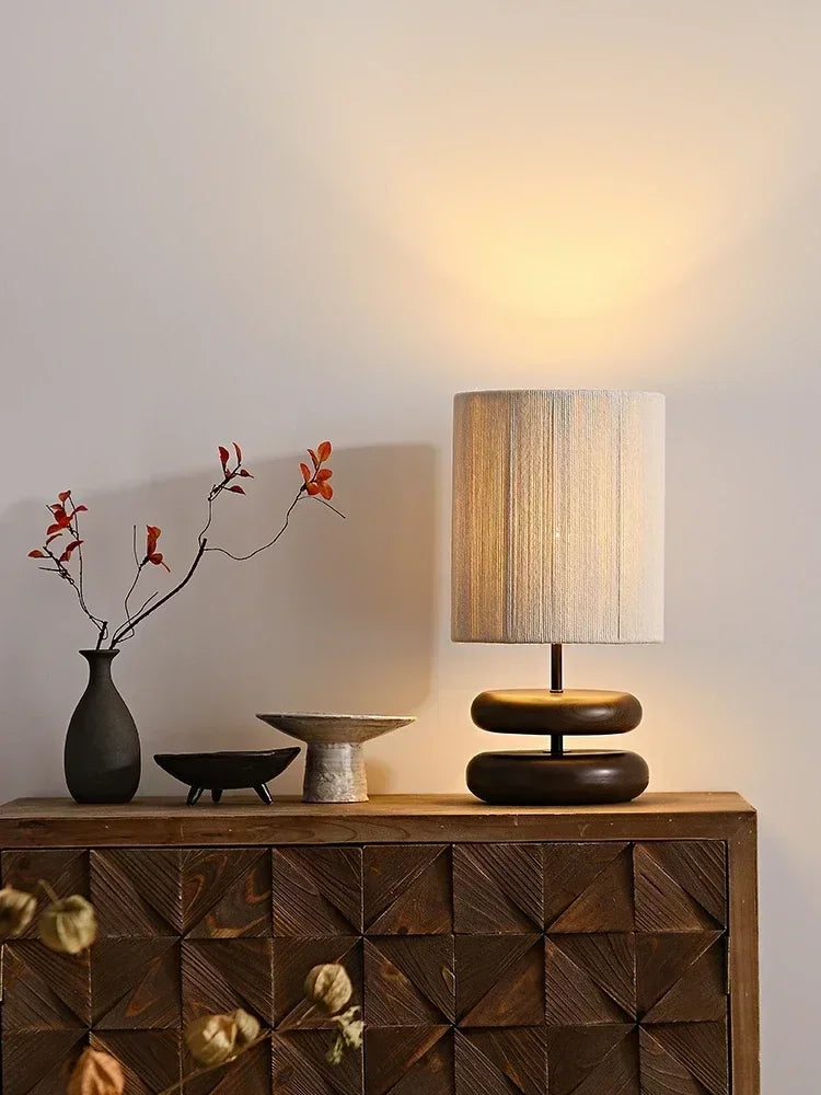 Lampada da Comodino in Stile Giapponese - Design in Legno di Noce per un'Atmosfera Calda e Accogliente