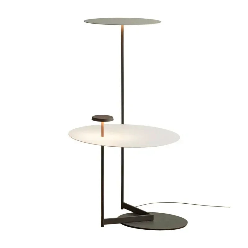 Stile Nordico con Lampada da Terra di Design Spagnolo