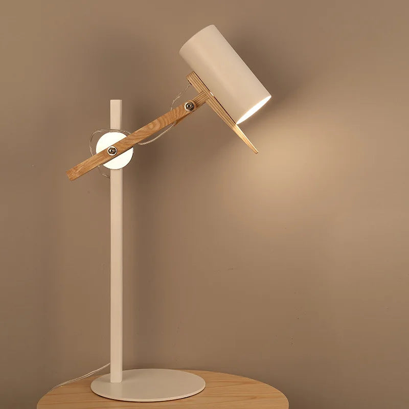 Raffinata Illuminazione con una Lampada da Terra in Stile Europeo