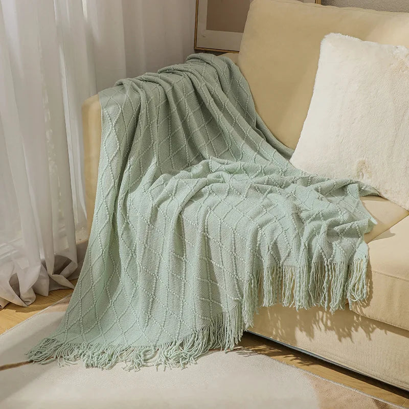 Coperta Lavorata a Maglia: Eleganza Nordica e Comfort per la Tua Casa