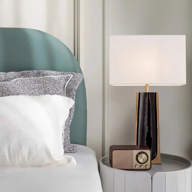 Lampada da Tavolo Designer Modern-Neoclassica – Eleganza Europea per Interni di Lusso