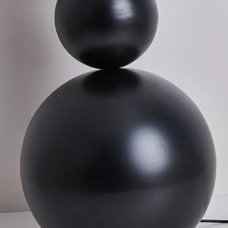 Eleganza Medievale con una Lampada da Terra di Design Italiano