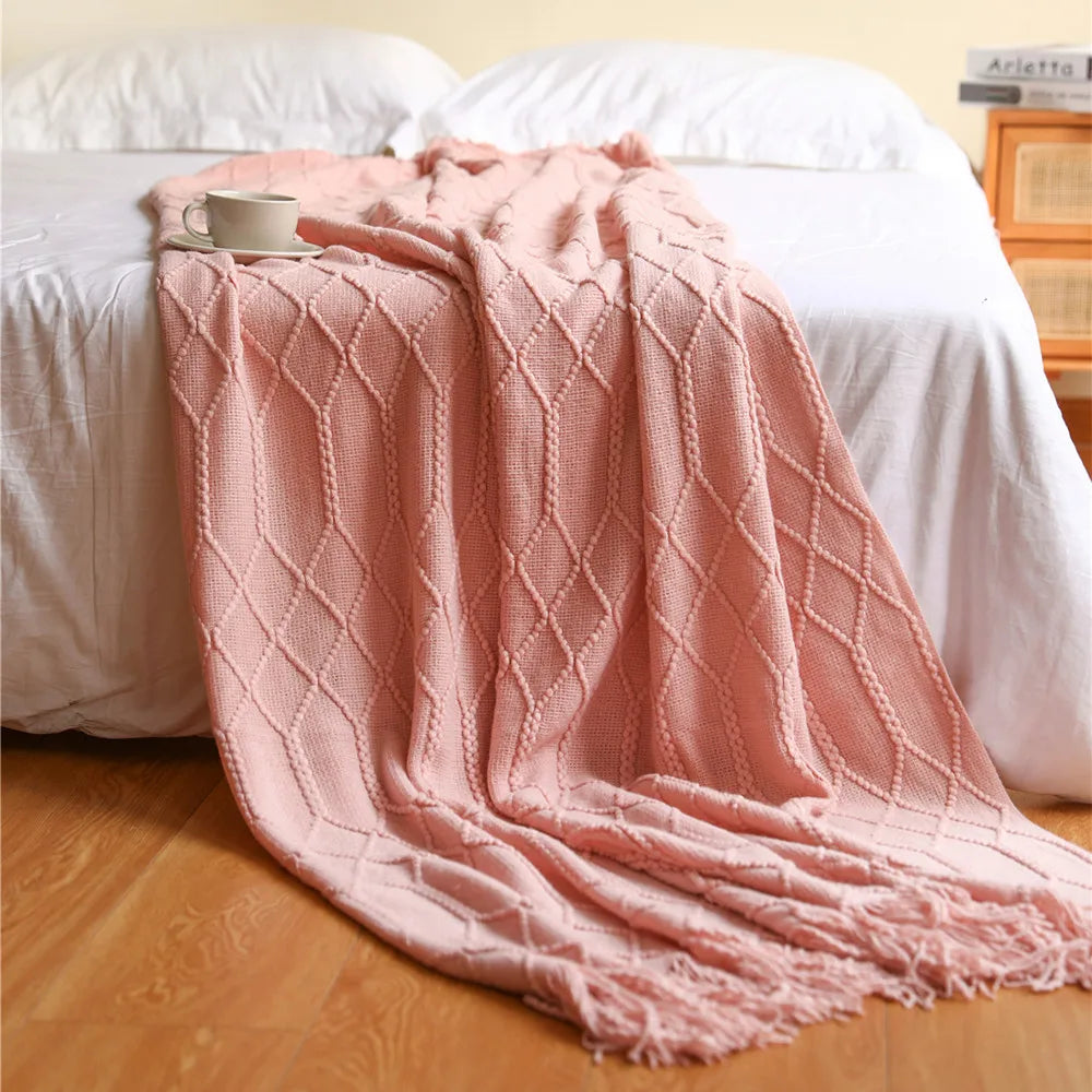 Coperta Lavorata a Maglia: Eleganza Nordica e Comfort per la Tua Casa