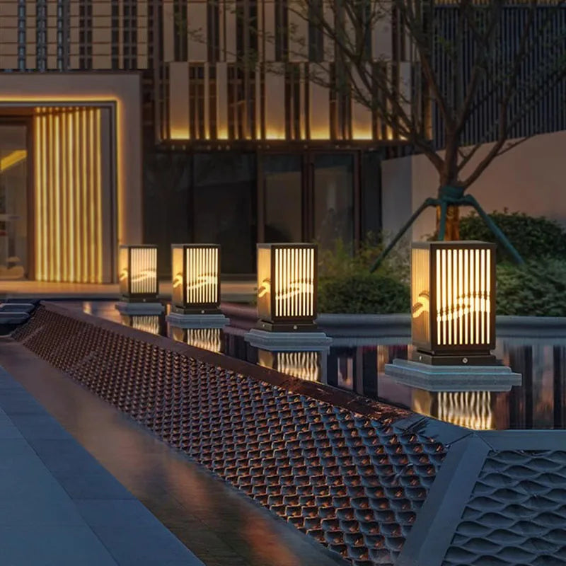 Lampada da Giardino in Marmo e Acciaio - Eleganza e Resistenza per gli Spazi Esterni