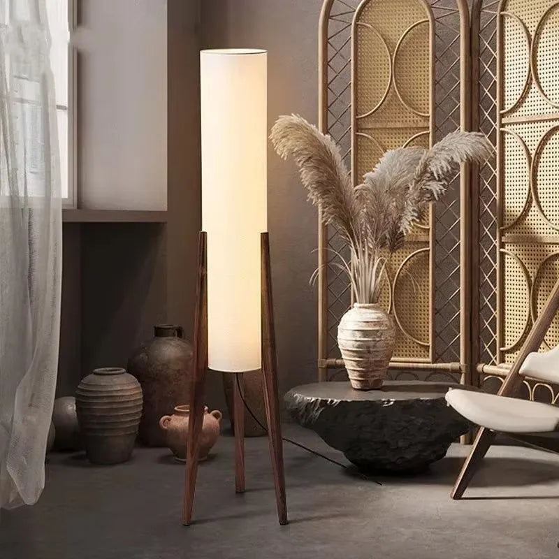 Lampada da Terra Wabi-Sabi in Legno Massello - Eleganza e Raffinatezza per Ogni Ambiente