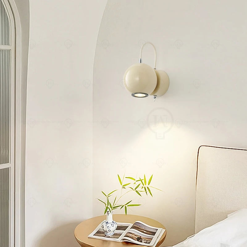 Lampada da Parete Minimalista di Lusso - Eleganza e Funzionalità per Ogni Camera
