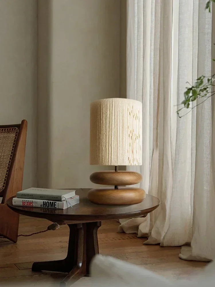 Lampada da Comodino in Stile Giapponese - Design in Legno di Noce per un'Atmosfera Calda e Accogliente