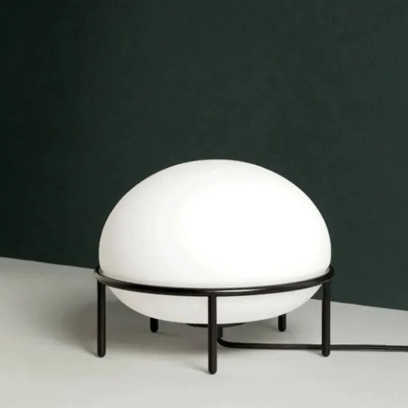 Lampada da Terra Nordica - Eleganza e Funzionalità per Ogni Ambiente