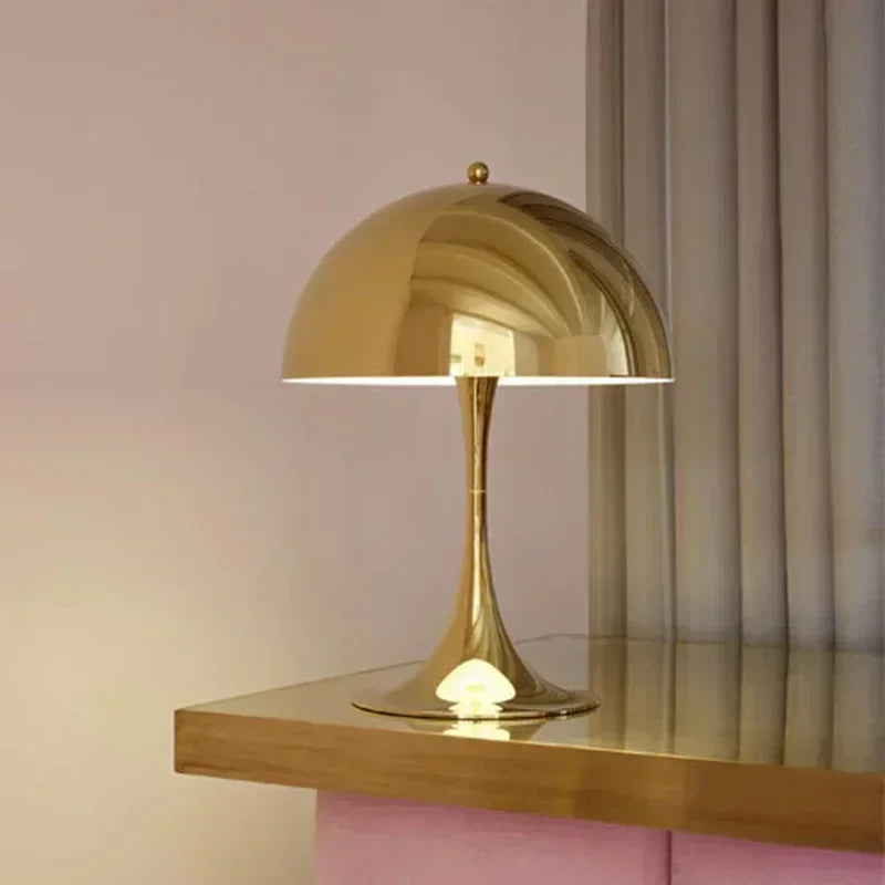 Eleganza Italiana con Lampada da Tavolo a Fungo