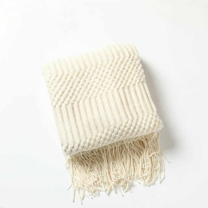 Coperta Lavorata a Maglia: Eleganza Nordica e Comfort per la Tua Casa