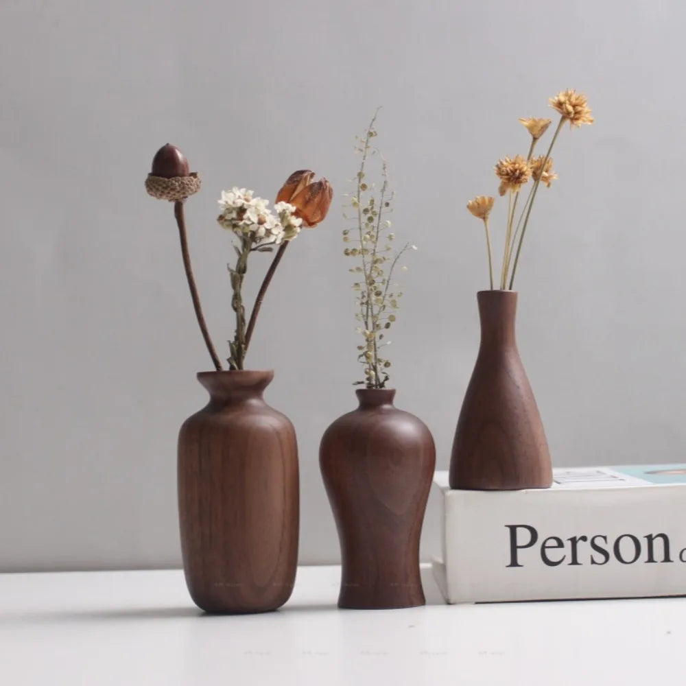 Vaso in Legno Massello Noce Nera: Eleganza Artigianale per la Tua Casa