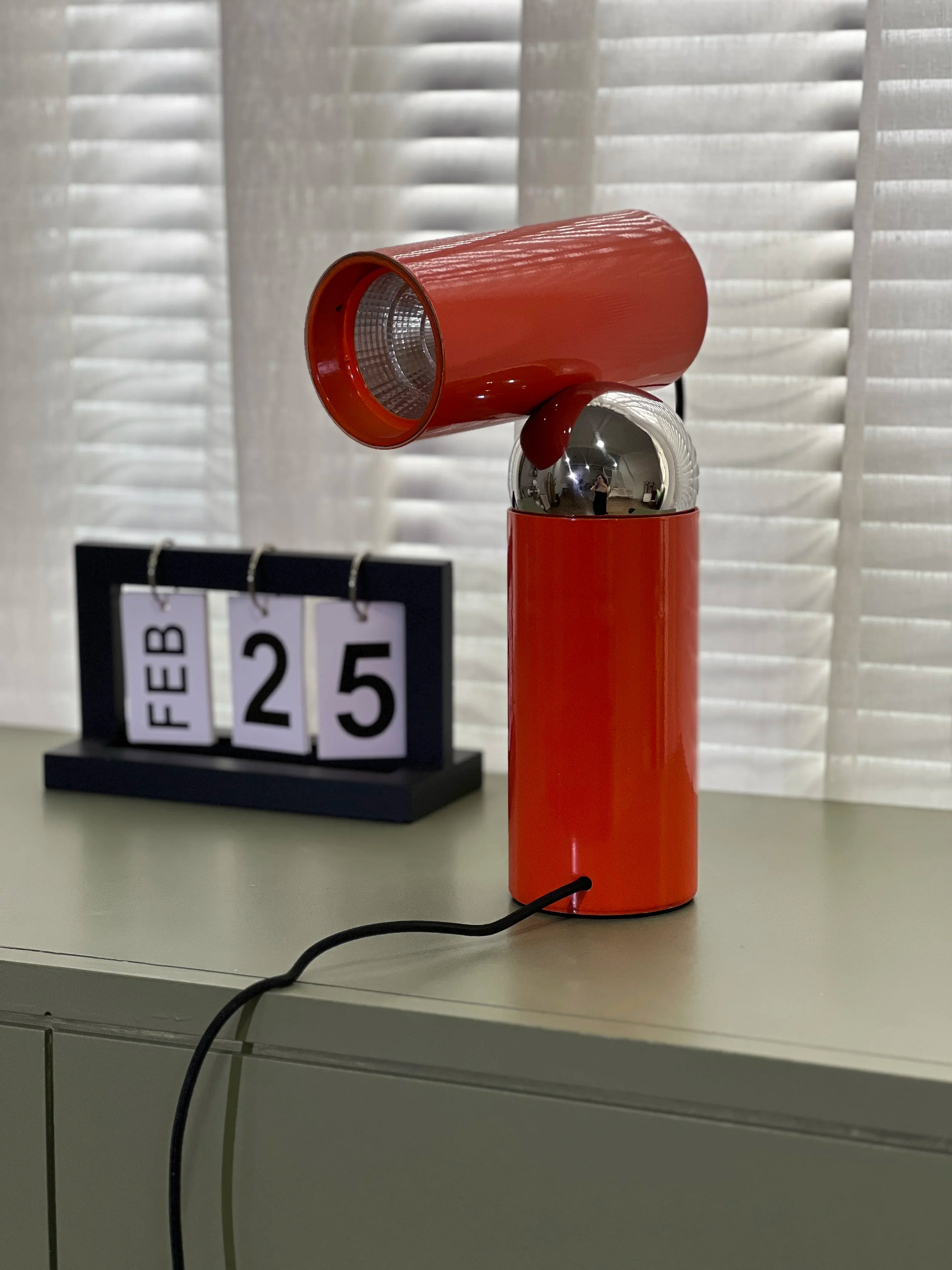 Stile Minimalista con Lampada da Scrivania a Connessione Magnetica