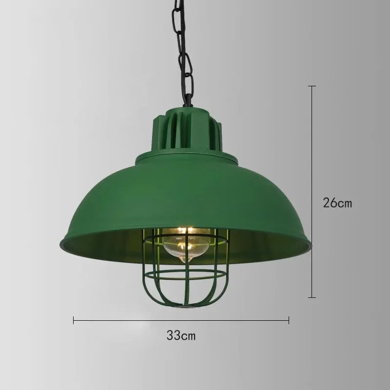 Fascino Industriale con la Lampada a Sospensione Retrò Rossa