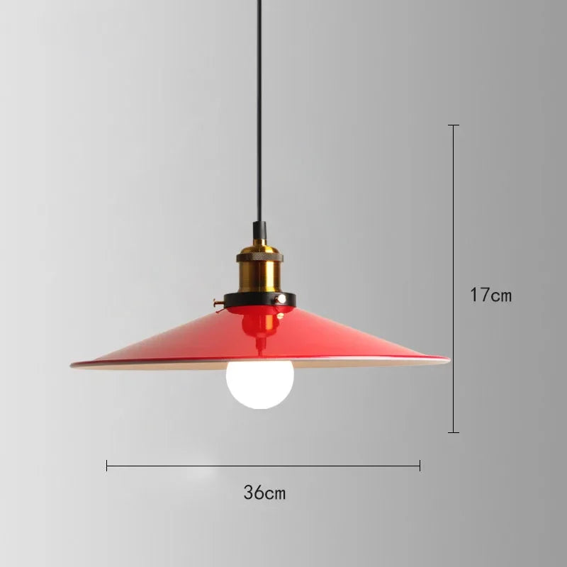 Fascino Industriale con la Lampada a Sospensione Retrò Rossa