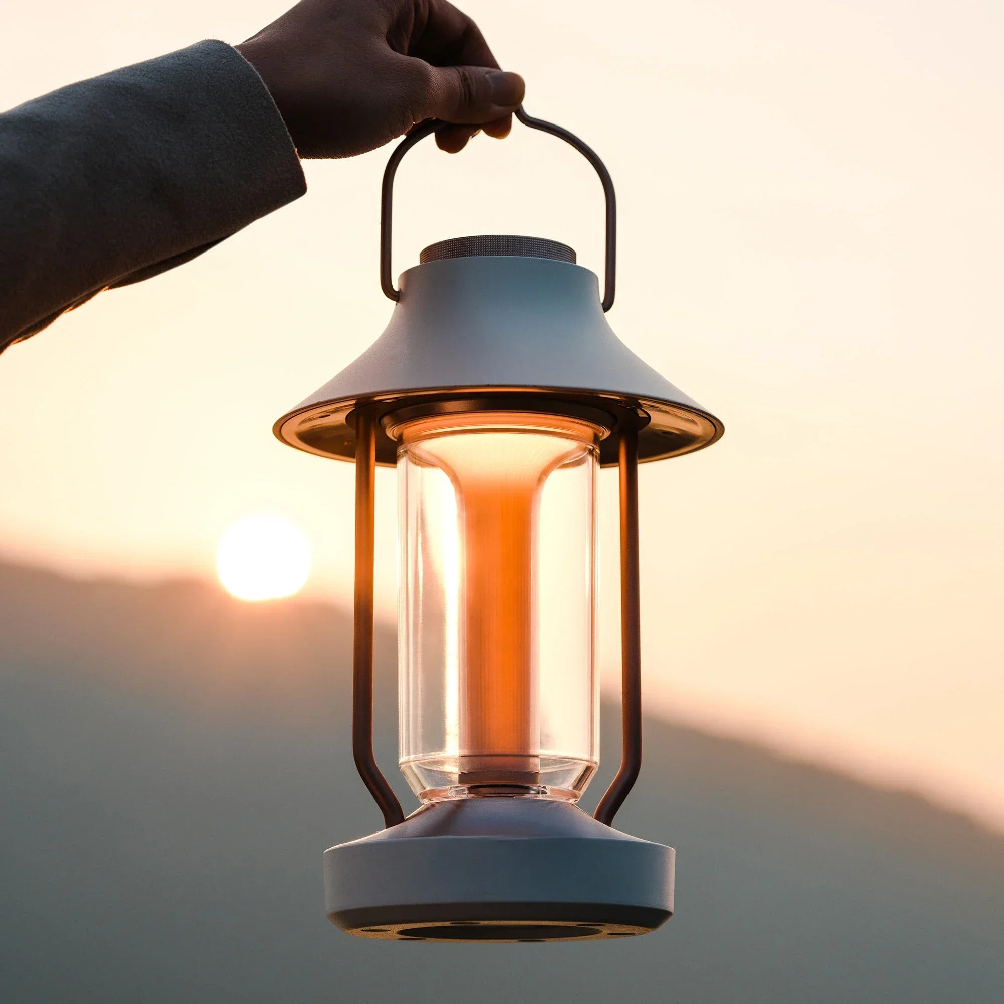 Lanterna LED Ricaricabile: Compagna Perfetta per il Campeggio
