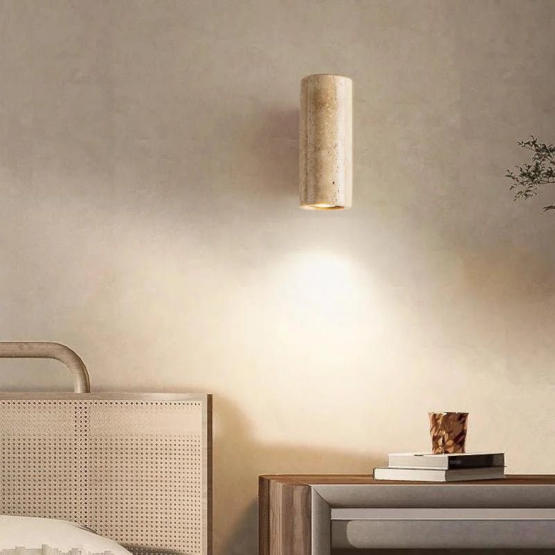 Applique da Parete Wabi-Sabi in Travertino Giallo – Design Scandinavo e Atmosfera Accogliente