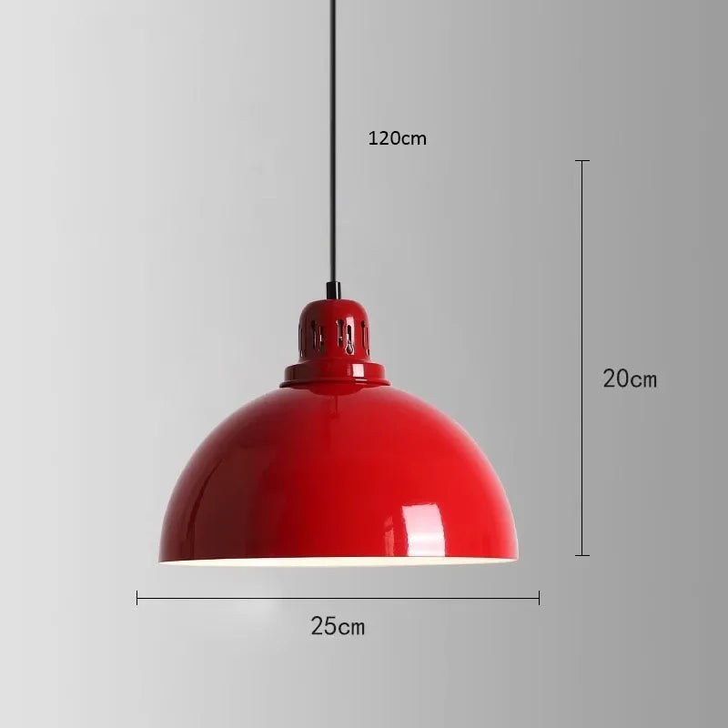 Fascino Industriale con la Lampada a Sospensione Retrò Rossa