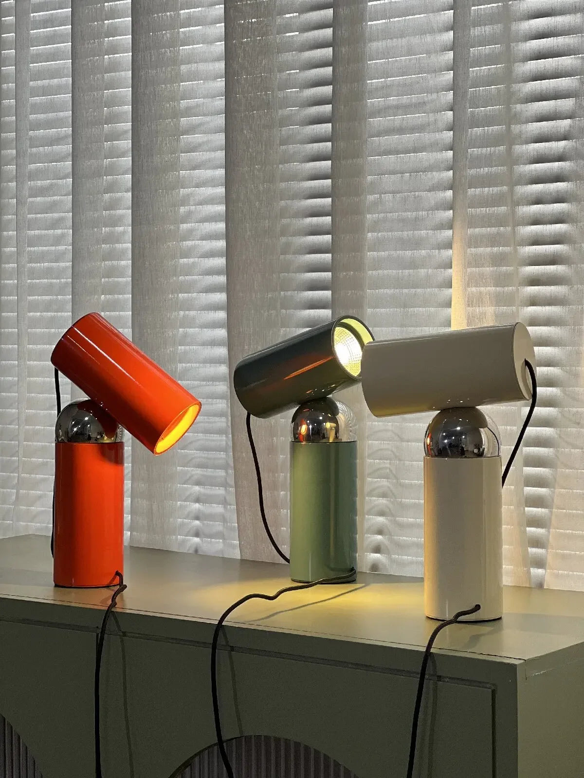 Stile Minimalista con Lampada da Scrivania a Connessione Magnetica