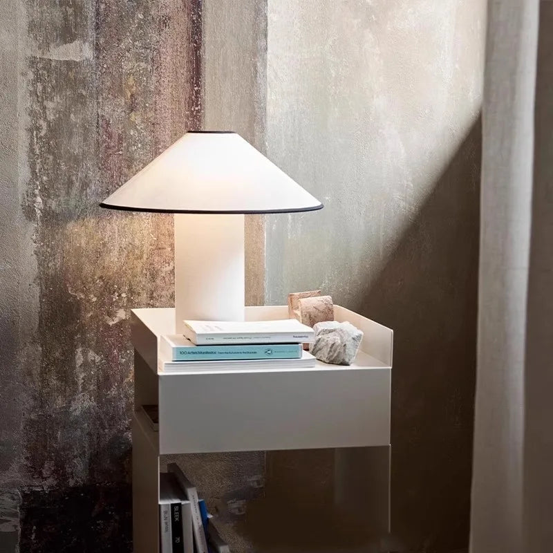 Eleganza Wabi-Sabi con Lampada da Tavolo Colette
