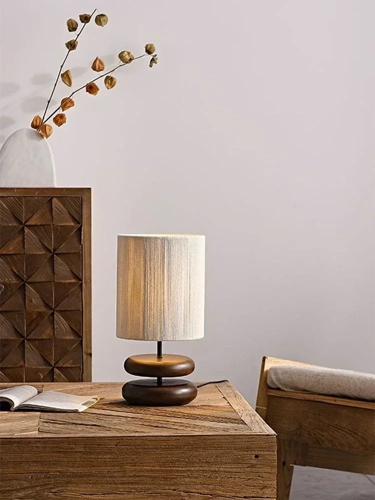 Lampada da Comodino in Stile Giapponese - Design in Legno di Noce per un'Atmosfera Calda e Accogliente