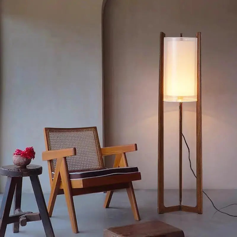 Lampada da Terra Giapponese Quinn - Eleganza e Raffinatezza per Ogni Ambiente