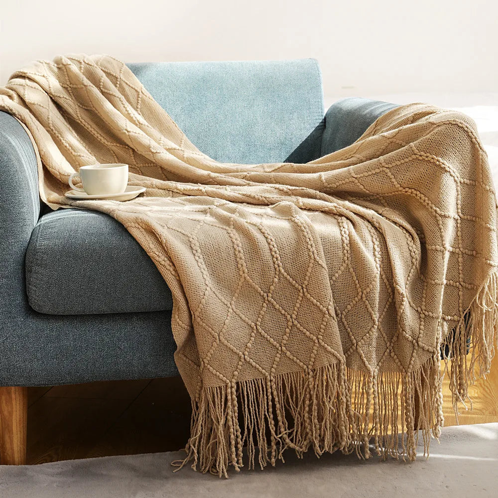 Coperta Lavorata a Maglia: Eleganza Nordica e Comfort per la Tua Casa