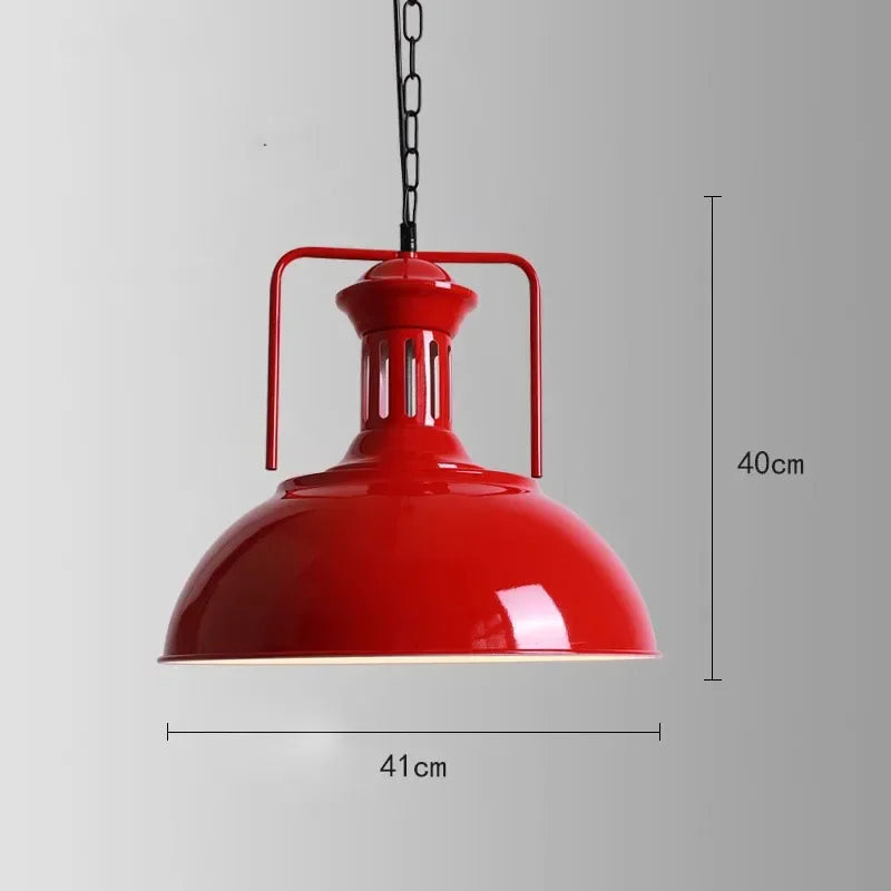 Fascino Industriale con la Lampada a Sospensione Retrò Rossa