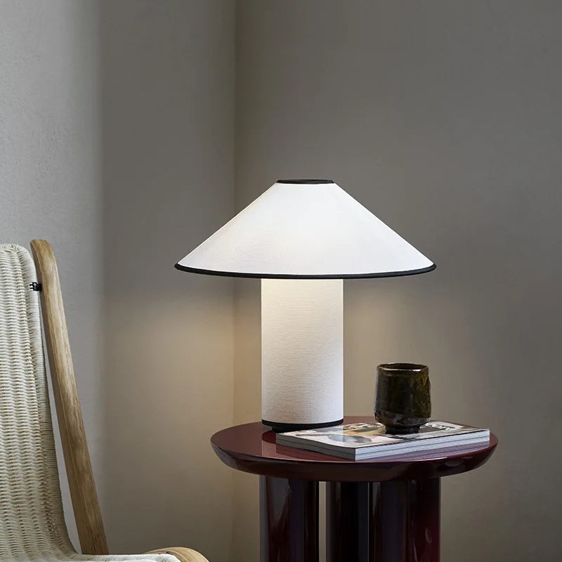 Eleganza Wabi-Sabi con Lampada da Tavolo Colette