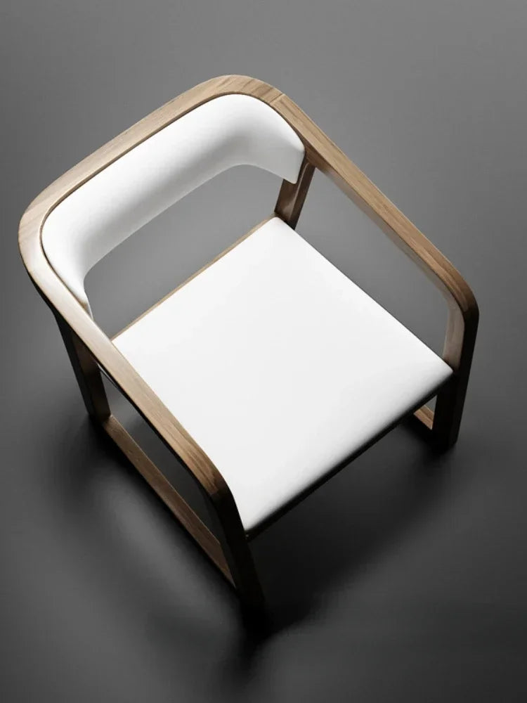 Eleganza Naturale con Poltrona in Legno Massello