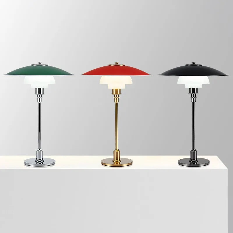 Eleganza Scandinava con Lampada da Scrivania in Vetro