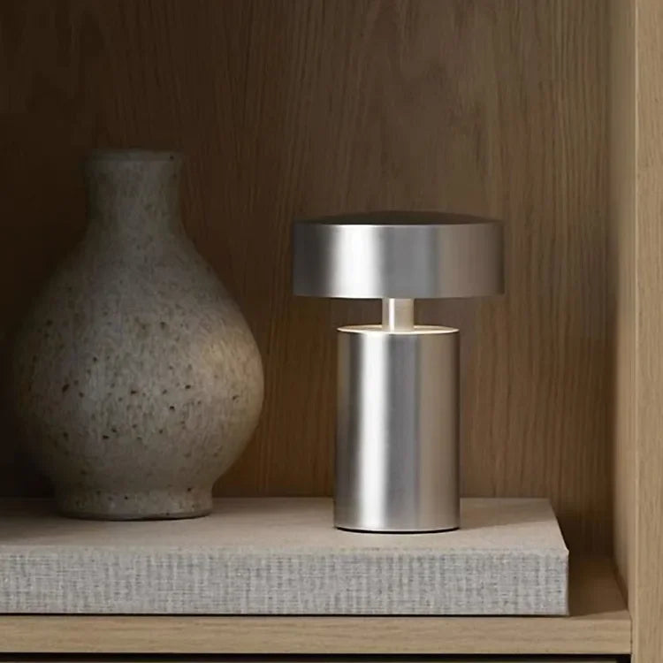 Atmosfera Moderna con Lampada da Tavolo di Design