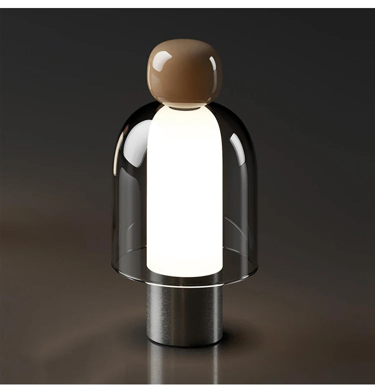 Lampada da Tavolo Ricaricabile a LED: Design Italiano e Funzionalità Portatile