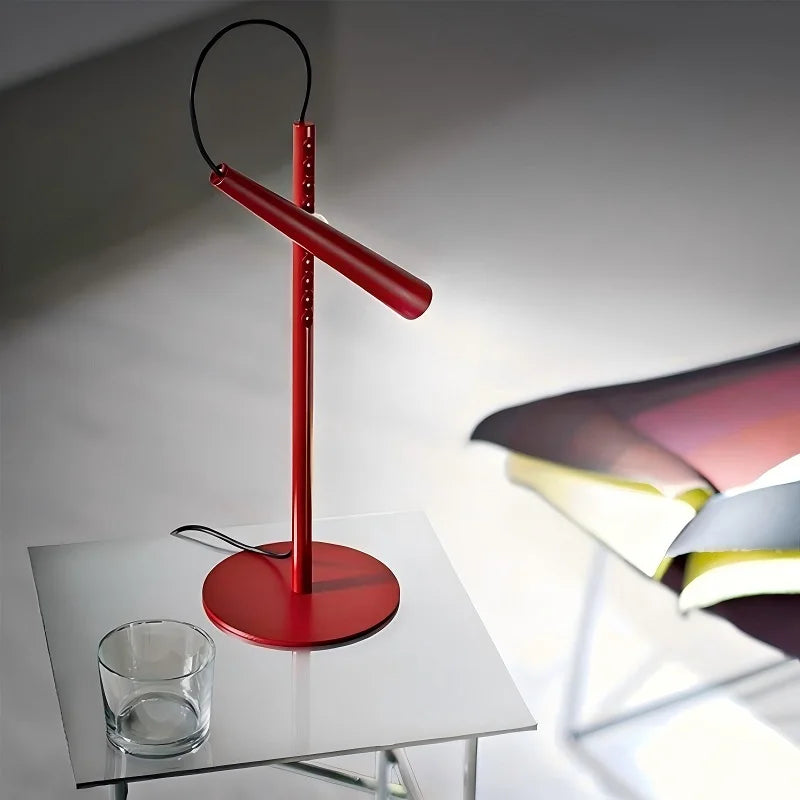 Lampada da Tavolo Nordica Moderna - Illuminazione Elegante e Funzionale per Ogni Spazio