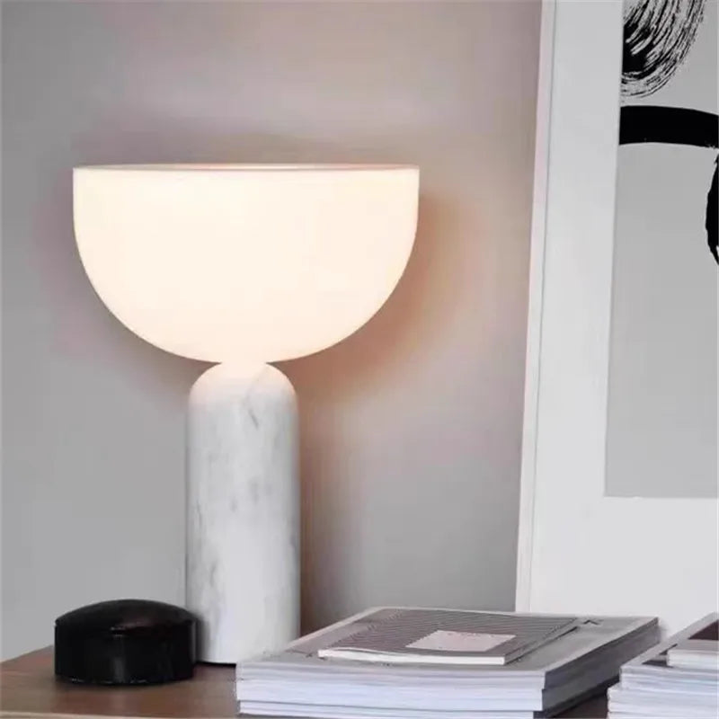 Lampada da Tavolo in Marmo con Touch LED: Design Minimalista e Funzionalità