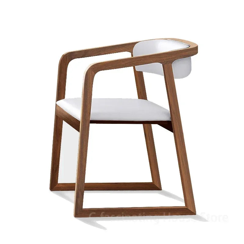 Eleganza Naturale con Poltrona in Legno Massello