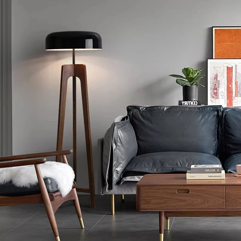 Eleganza Retrò con Lampada da Terra in Legno Massello