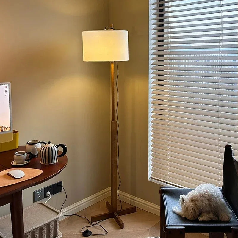 Eleganza Minimalista con una Lampada da Terra in Stile Wabi-Sabi
