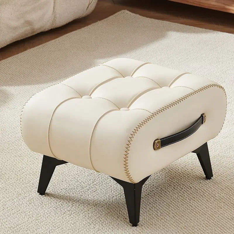 Sgabello Compatto Europeo - Eleganza e Funzionalità per Ogni Ambiente