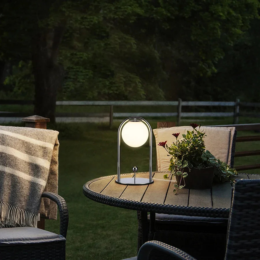 Lusso e Modernità con Lampada da Comodino Linglong