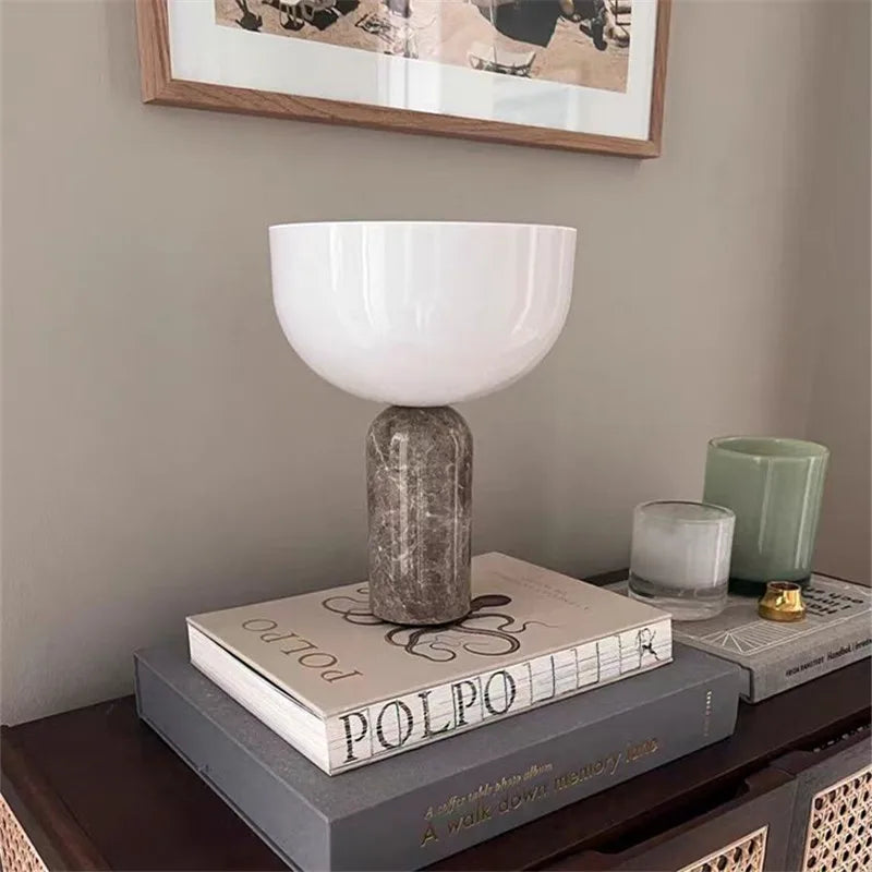 Lampada da Tavolo in Marmo con Touch LED: Design Minimalista e Funzionalità