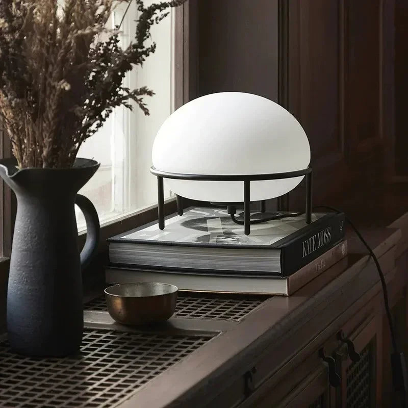 Lampada da Terra Nordica - Eleganza e Funzionalità per Ogni Ambiente