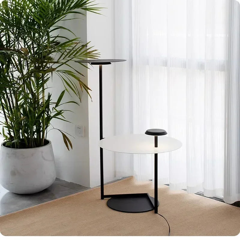 Stile Nordico con Lampada da Terra di Design Spagnolo