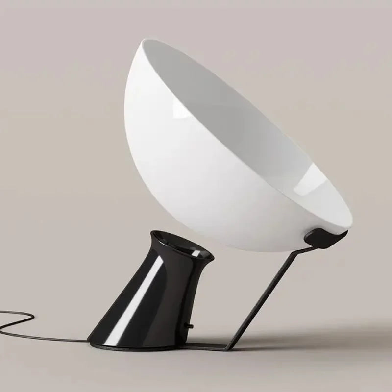 Lampada da Tavolo LED Nordica - Raffinatezza e Funzionalità per la Tua Casa