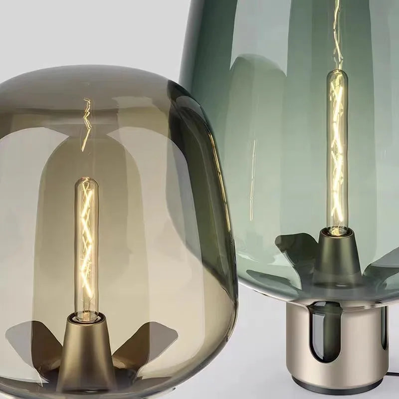 Lampada da Tavolo in Vetro Soffiato: Design Italiano e Eleganza Moderna