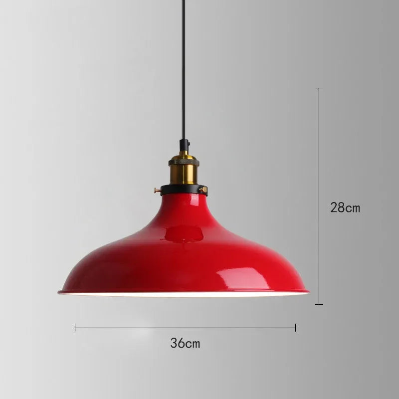Fascino Industriale con la Lampada a Sospensione Retrò Rossa
