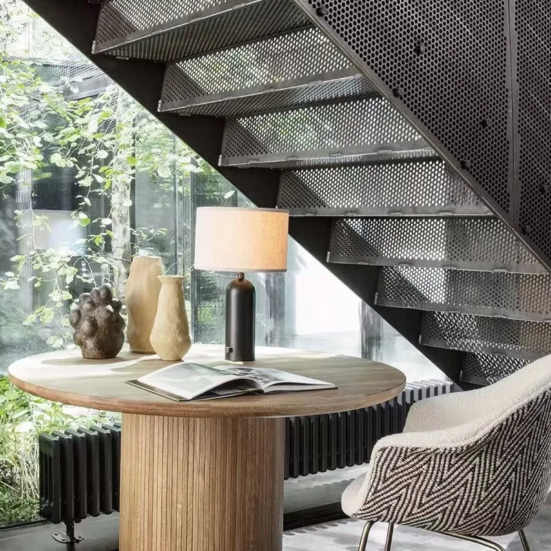 Lampada da Tavolo in Marmo Nordico - Eleganza Minimalista per Hotel e Casa