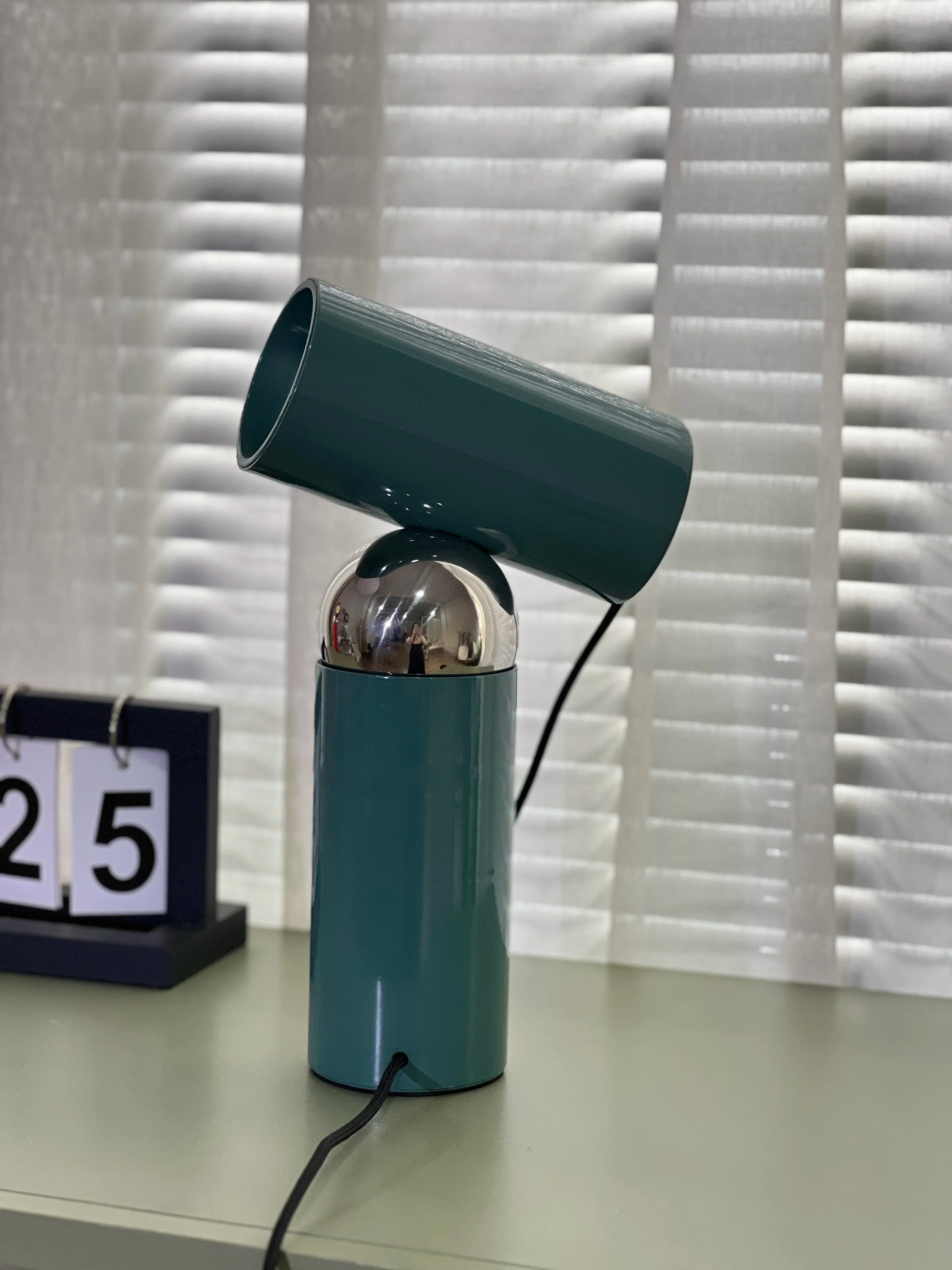 Stile Minimalista con Lampada da Scrivania a Connessione Magnetica