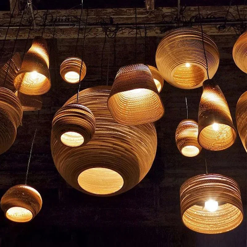 Lampada a Globo in Carta Ondulata - Eleganza Naturale per Ogni Ambiente