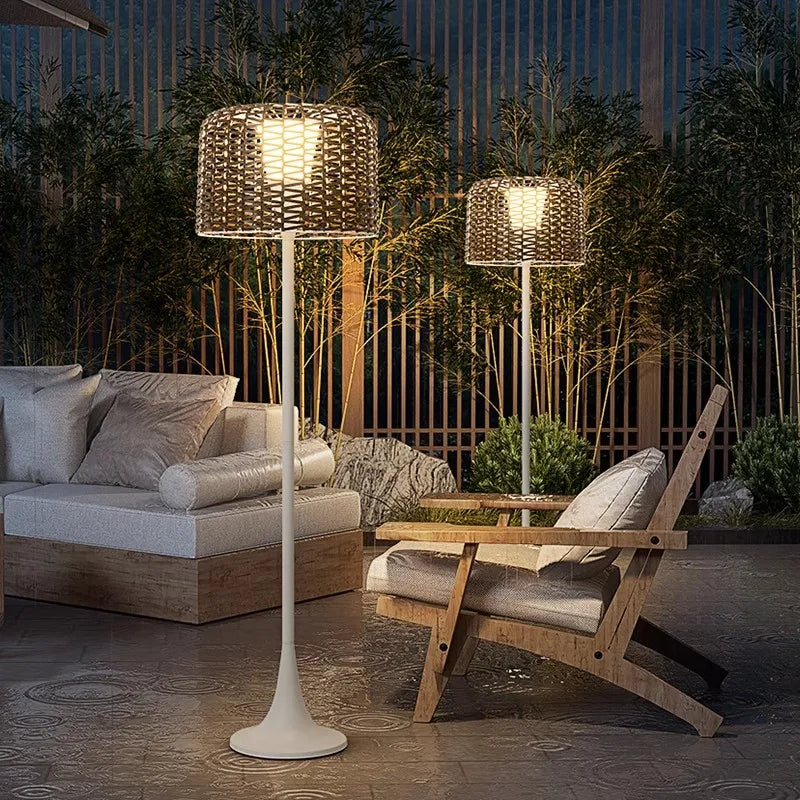 Lampada a LED da Terra Solare in Rattan Intrecciato - Stile e Resistenza per il Tuo Giardino