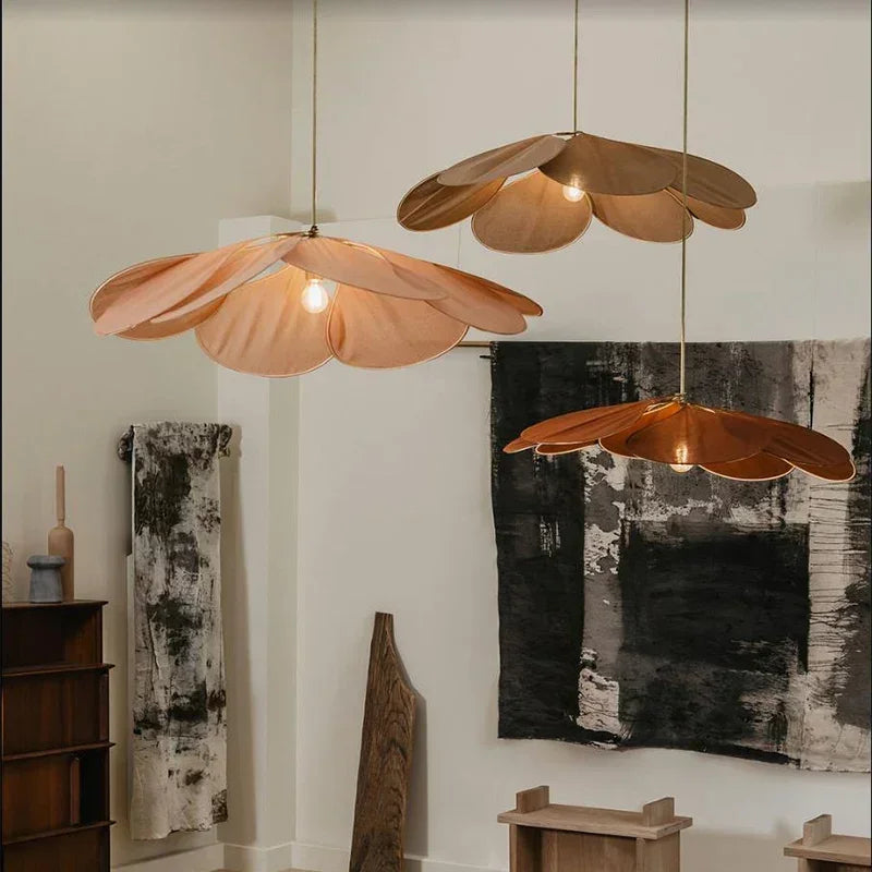 Lampadario a Fiori in Tessuto Artistico – Colore e Eleganza per i Tuoi Spazi